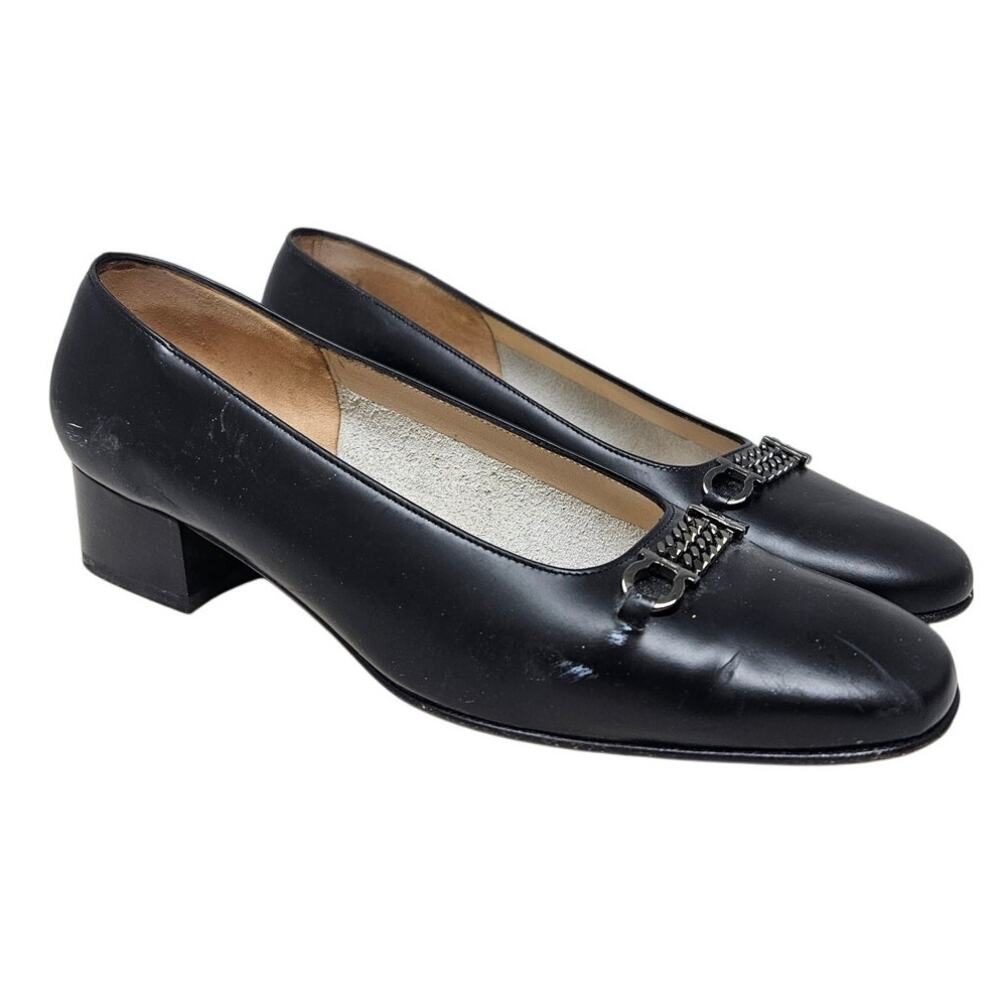 Vintage Ferragamo 7 Black Leather Pump Chain Horse Bit Heel Classic Career